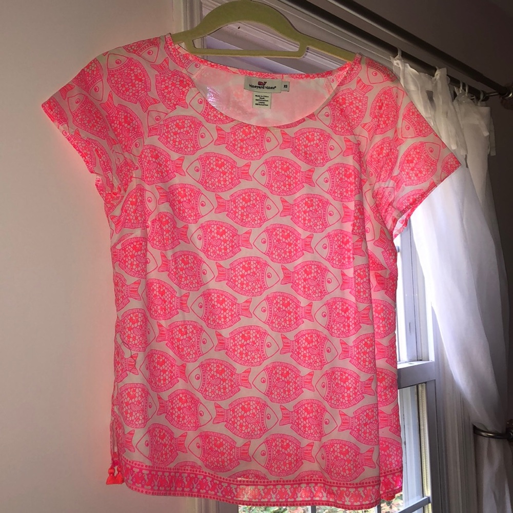 Vineyard vines fish top